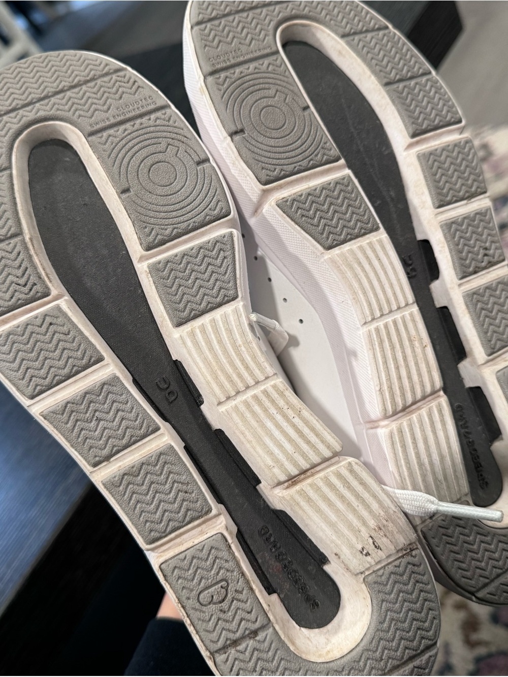 On Women's THE ROGER Advantage Shoes white beige - Picture 5 of 9